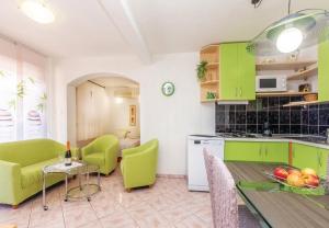Apartments Ivni 