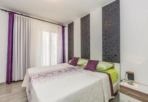 Apartments Ivni