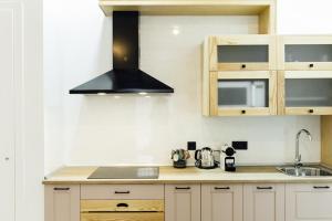 Beautiful with seasonal Pool- 1Bd 1Bth- Center