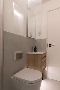 JAPANDI RESIDENCE 1BR Designer Flat with Private Garden