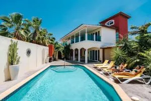 Private Villa and Apartment with Pool in Palm Beach - Paradera