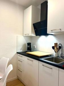 NEW! Central modern apartment