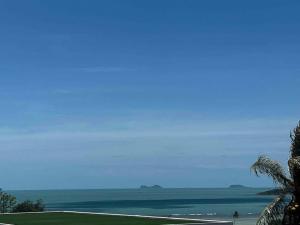 Spectacular 95sqm Sea View, Gym and Pool facilities