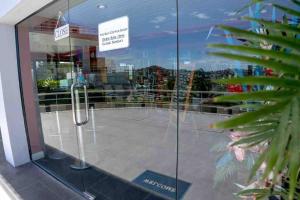 Spectacular 95sqm Sea View, Gym and Pool facilities