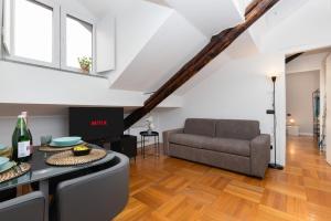 I M1-M2 2Min I Strategic, Modern, Quiet