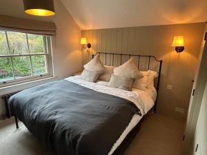 Railway Junction Cottage & The Cabin by NewFo rest