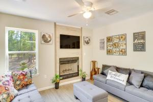 Hemphill Vacation Rental with Pool, Walk to Lake!