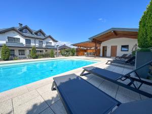 "SONNTAGSGLÜCK" - Premium Apartments Seekirchen, ruhiges Feriendomizil im Grünen, gemeinsamer Poolarea