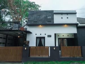 Rumahkedua Guesthouse & BBQ Roofotop