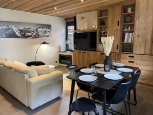 Appartement duplex neuf en hyper centre station - 6 personnes