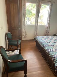 Moonwind, two bedroom suite with sitting room and kitchenette, comfortable and modern