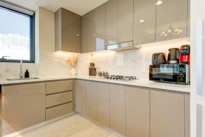 Chic 1 Bed Oasis in Azizi Riviera