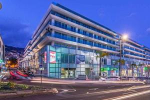 La Vie Funchal - City Center & Free Park