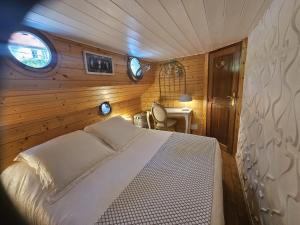 Maïtena Péniche Hôtel de charme Dole-Choisey