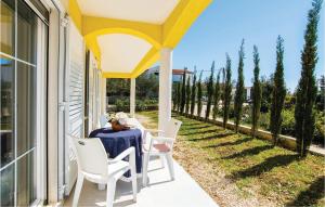 Two-Bedroom Apartment In Pakostane