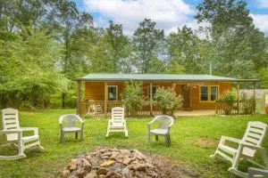 Cozy Virginia Escape with Deck, Grill and Fire Pit! - Oak Hill