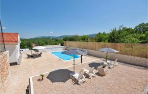 Amazing Home In Zmijavci 