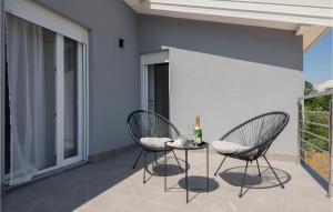 Amazing Home In Zmijavci