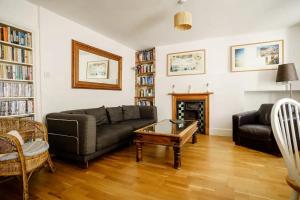 Central Courtyard Apartment - Pass the Keys