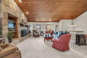 Family Friendly Home with Hot Tub and Shuttle Access - Keetley Junction