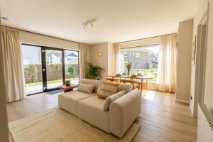 Huswell - Charming Apartment with Garden & Parking