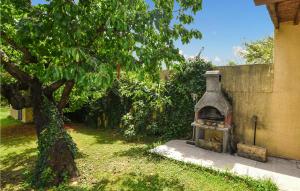 Maisons de vacances Nice Home In Sorgues With Kitchen : photos des chambres