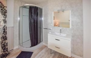 Maisons de vacances Nice Home In Sorgues With Kitchen : Maison de Vacances 3 Chambres 