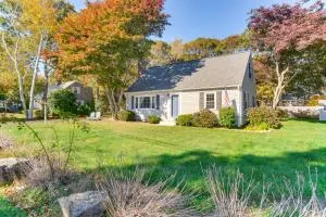 Furnished Sunroom and Deck Dining Cape Cod Escape - New Seabury