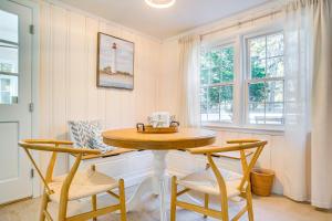 Bike to Private Beach Cape Cod Escape with Sunroom