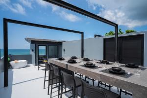 Three Double U - Kalim Sea View