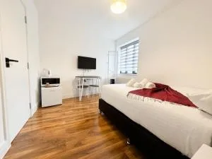 Centra Palmers Green - New Southgate