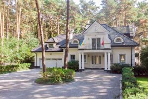 Comfortable 4 bedroom villa outdoor wood-fired sauna Warsaw