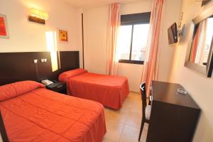 Twin Room room in Hostal Goyma III