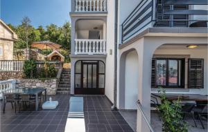 Cozy Apartment In Dramalj With Kitchen