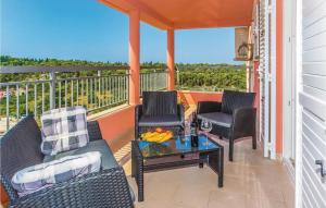 One-Bedroom Apartment In Makarska