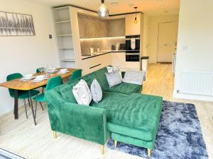 Luxury 2 Bed - FREE Private Parking - Contractors