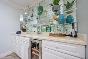 Phoenix on the Bay 1215 condo