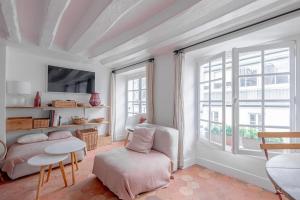 3 rooms, view on Paris roofs chic & cosy - 70 m2