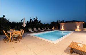 Amazing Home In Sukosan