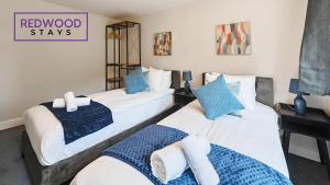 3-Bedroom Serviced House, Free Parking for 2 Cars, Free WiFi By Redwood Stays