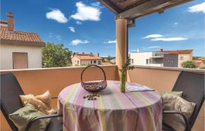 3 Bedroom Nice Apartment In Pula