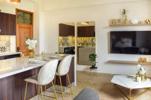 Best Location-fancy Apartment In Cascoviejo