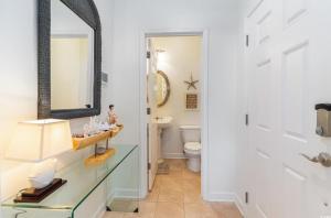 Captivating 4 bedroom House with Double Balconies and a Community Pool-Angler Villas 3