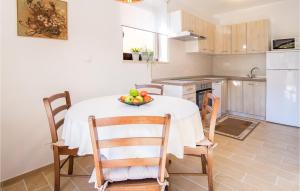 2 Bedroom Amazing Home In Sveti Vid 