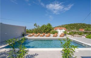 Cozy Apartment In Murter With Kitchen