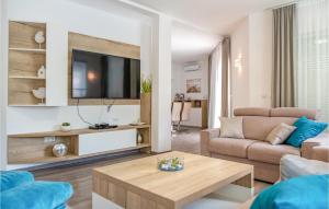 3 Bedroom Nice Home In Labin 