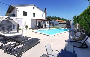 Three-Bedroom Apartment In Svetvincenat