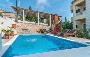 Three-Bedroom Holiday Home In Sutivan