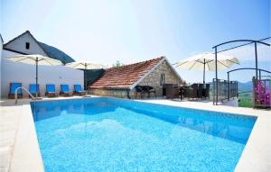 Four-Bedroom Holiday Home In Veliki Prolog