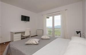 Four-Bedroom Holiday Home In Veliki Prolog